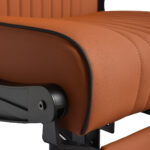 Poltrona Da Barbiere Gabbiano Levi Con Struttura Nera Marrone Senza Cuciture Sullo Schienale 6