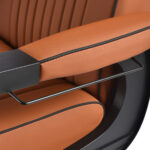 Poltrona Da Barbiere Gabbiano Levi Con Struttura Nera Marrone Senza Cuciture Sullo Schienale 12